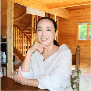 投稿についてもっと詳しく 宮崎ますみ ─ 芸能界とスピリットの間をしなやかに生きる人