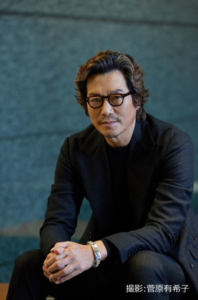 投稿についてもっと詳しく 不純な動機から始まった「怪物の系譜」。豊川悦司が歩んだ40年と、湘南の波間に見せる素顔