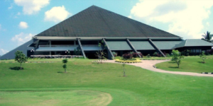 投稿についてもっと詳しく 黄金の朝と、喉を鳴らす至福：サラワク・ゴルフ・クラブ（KGS）の追憶