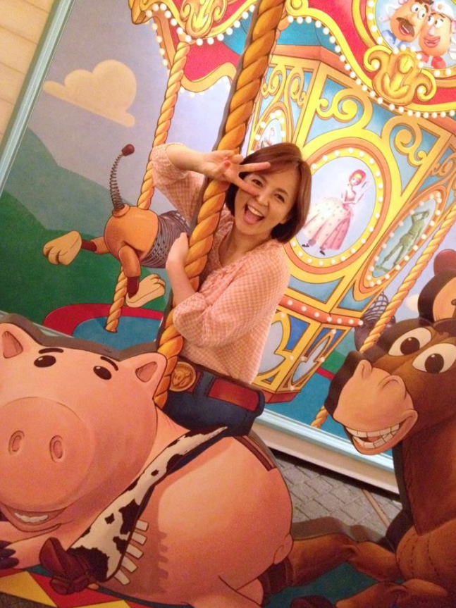 あなたが現在見ているのは いとうまい子の華麗なる転身！伝説のアイドルからAI・ロボット研究の大学教授へ