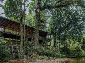 投稿についてもっと詳しく 湖の底に沈んだ村と、森の中のロングハウス・ホテル：バタン・アイの記憶