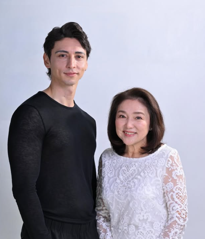 【再会】水沢アキの息子ジュリアンが20年ぶり帰国！波瀾万丈の経歴と6.5億円の借金を完済した「不屈の精神」とは？